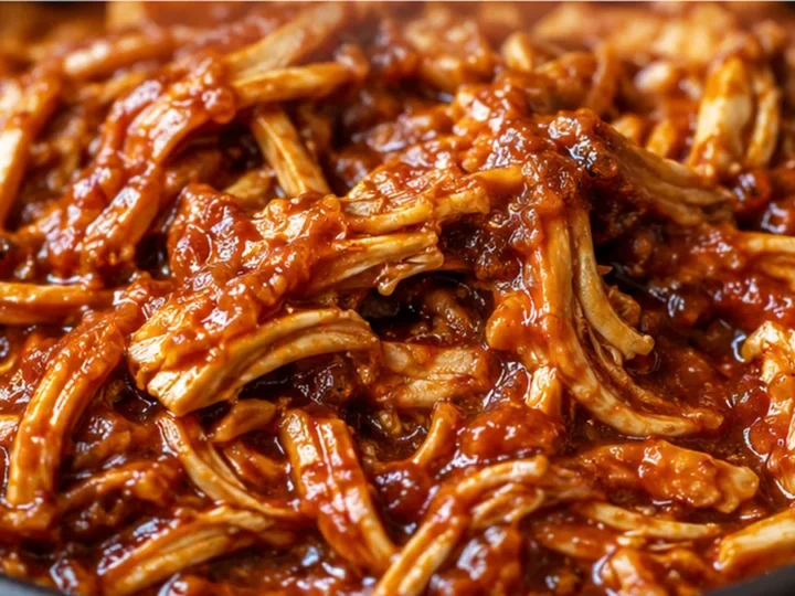 Instant Pot BBQ Chicken: Juicy & Easy!