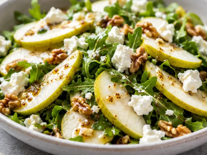 Pear & Goat Cheese Salad: A Taste Sensation!